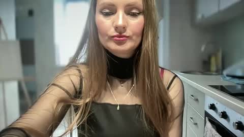 Snapshot of viola_1 chatting on 03-05-25, 10:44 Funny girl online show from 03-05-25, 10:44