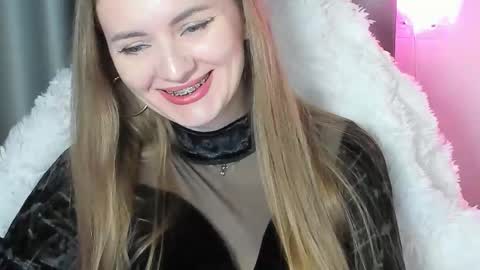 Snapshot of viola_1 chatting on 10-18-25, 11:16 Funny girl online show from 10-18-25, 11:16