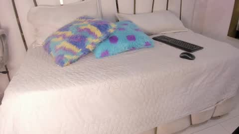 Snapshot of violeet_gray chatting on 02-15-25, 11:50 violeet_gray online show from 02-15-25, 11:50