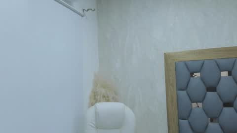 Snapshot of violeet_gray chatting on 02-26-25, 12:25 violeet_gray online show from 02-26-25, 12:25