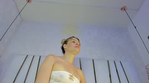 Snapshot of violeet_gray chatting on 09-10-25, 11:54 violeet_gray online show from 09-10-25, 11:54