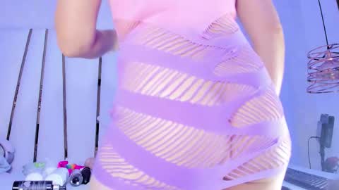 Snapshot of violeet_gray chatting on 10-29-25, 10:28 violeet_gray online show from 10-29-25, 10:28