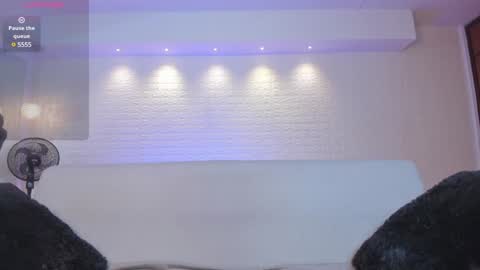 Snapshot of violeet_scott chatting on 12-28-24, 10:47 Violett Everyday From 0530 to 1430 Col Time online show from 12-28-24, 10:47