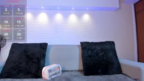Snapshot of violeet_scott chatting on 01-04-25, 10:38 Violett Everyday From 0530 to 1430 Col Time online show from 01-04-25, 10:38