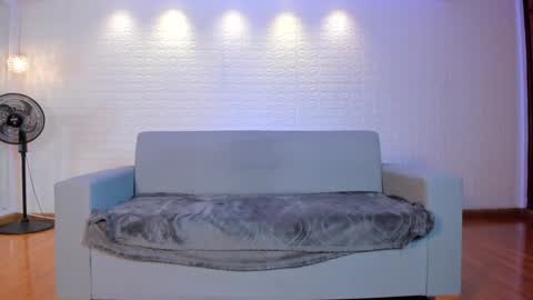 Snapshot of violeet_scott chatting on 01-04-25, 04:43 Violett Everyday From 0530 to 1430 Col Time online show from 01-04-25, 04:43