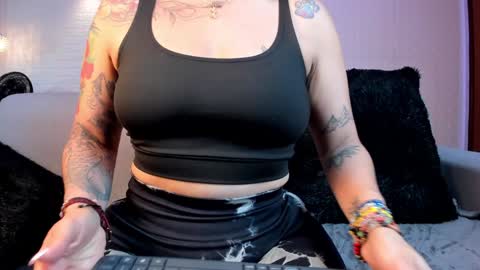 Snapshot of violeet_scott chatting on 01-07-25, 04:48 Violett Everyday From 0530 to 1430 Col Time online show from 01-07-25, 04:48