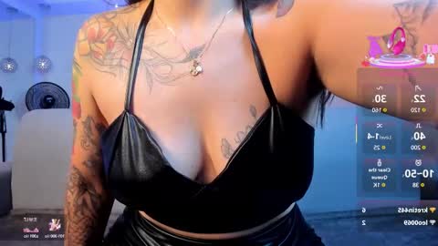 Snapshot of violeet_scott chatting on 03-05-25, 02:01 Violett Everyday From 0530 to 1430 Col Time online show from 03-05-25, 02:01