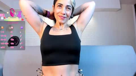 Snapshot of violeet_scott chatting on 03-11-25, 10:51 Violett Everyday From 0530 to 1430 Col Time online show from 03-11-25, 10:51