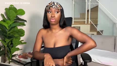 Snapshot of violet6xft chatting on 03-27-26, 08:26 Fantasy Black Girl online show from 03-27-26, 08:26