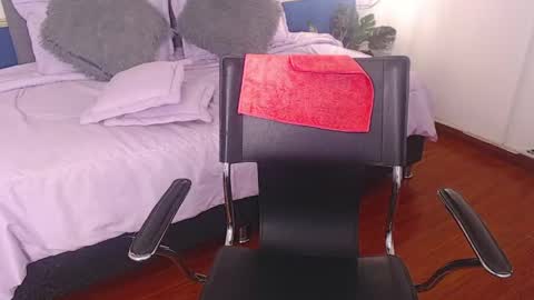 V I O L E T  online show from 04-24-26, 02:30