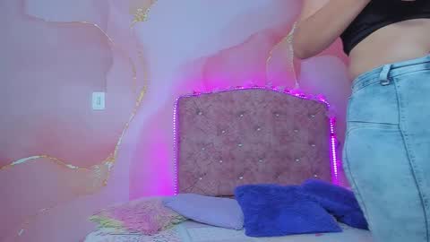 Snapshot of violet__taylor_ chatting on 10-06-25, 02:20 violet__taylor_ online show from 10-06-25, 02:20
