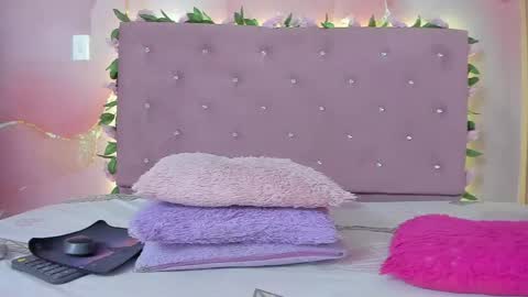 violet__taylor_ online show from 05-25-26, 02:17
