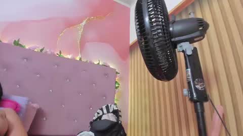 violet__taylor_ online show from 06-18-26, 09:14