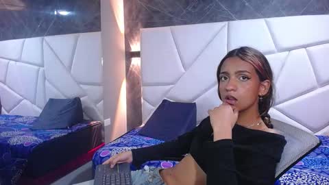 Snapshot of violet_angel13 chatting on 03-14-26, 02:00 Violet online show from 03-14-26, 02:00