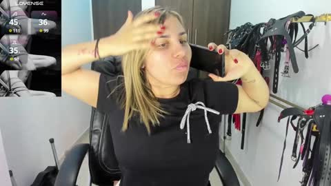 Snapshot of violet_bdsmx chatting on 12-25-24, 09:54 Kim online show from 12-25-24, 09:54