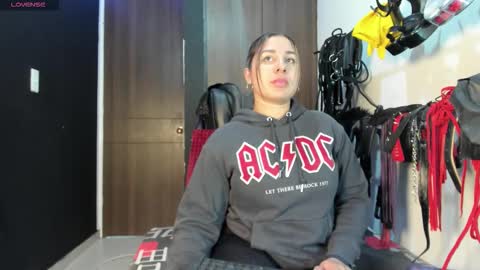 Snapshot of violet_bdsmx chatting on 03-02-26, 08:37 Kim online show from 03-02-26, 08:37