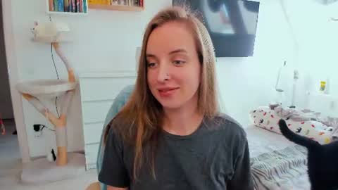 Violet online show from 06-22-26, 02:14