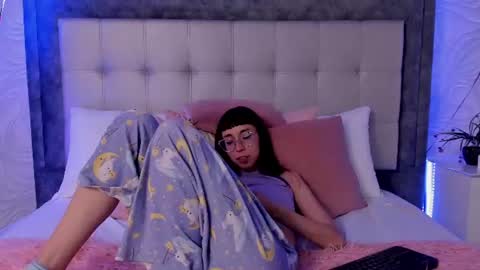 Violet  online show from 06-30-26, 09:54