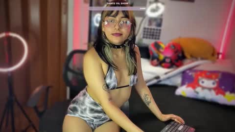 Violete Hentai01 online show from 02-19-25, 11:04