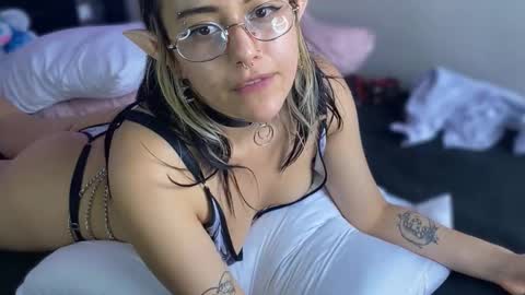 Violete Hentai01 online show from 03-06-25, 06:59