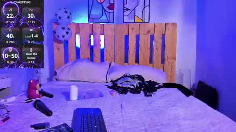 Violet Jones online show from 06-30-26, 05:36