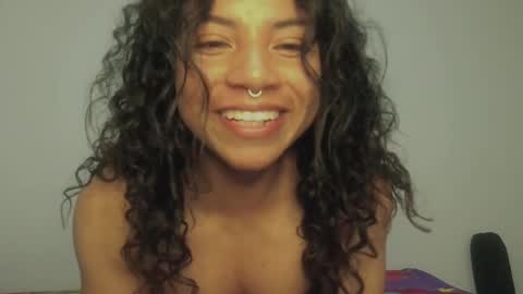 Snapshot of violet_smmithh chatting on 02-19-25, 09:25 Violet online show from 02-19-25, 09:25