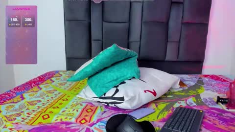 Snapshot of violet_taylor28 chatting on 02-21-26, 05:08 violett taylor online show from 02-21-26, 05:08