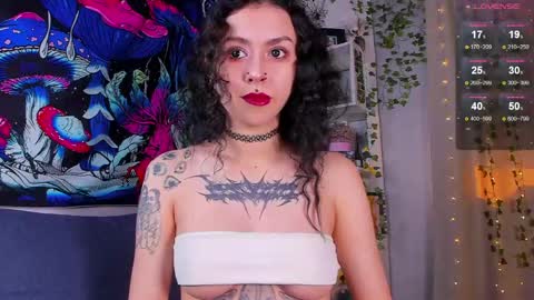 Violet online show from 05-19-26, 04:41