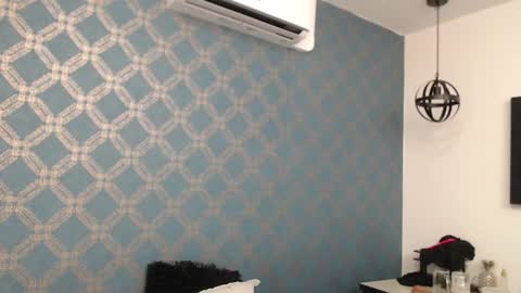 Violeta  online show from 12-19-24, 01:18