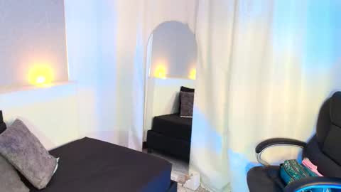 Violet  online show from 10-27-25, 10:41