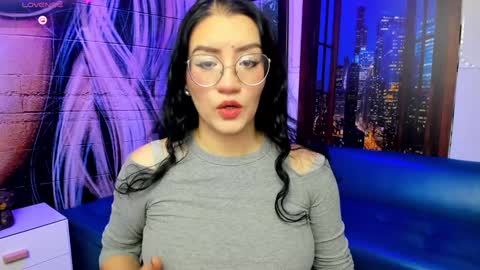 Snapshot of violeta_diazz chatting on 12-26-24, 09:15 online show from 12-26-24, 09:15