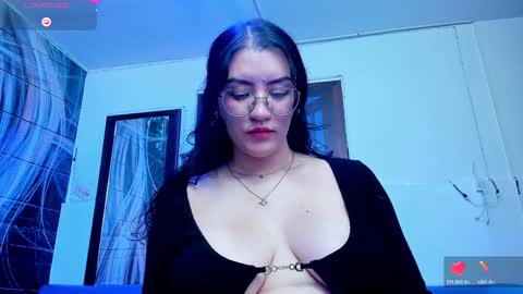 Snapshot of violeta_diazz chatting on 02-02-25, 06:15 online show from 02-02-25, 06:15