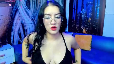 Snapshot of violeta_diazz chatting on 02-14-25, 09:10 online show from 02-14-25, 09:10