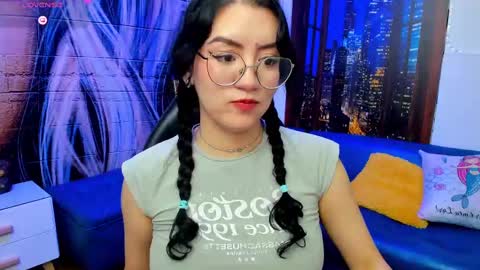Snapshot of violeta_diazz chatting on 03-06-25, 11:20 online show from 03-06-25, 11:20