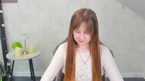 Snapshot of violeta_paul chatting on 06-17-26, 12:57 Violeta online show from 06-17-26, 12:57