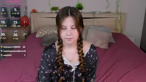Snapshot of violeta_paul chatting on 06-29-26, 10:15 Violeta online show from 06-29-26, 10:15