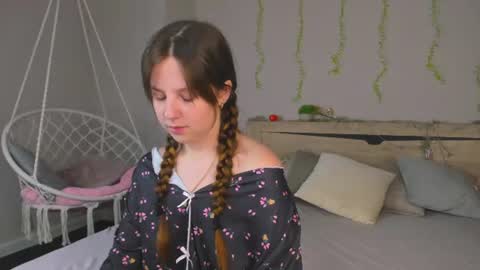 Snapshot of violeta_paul chatting on 07-05-26, 09:05 Violeta online show from 07-05-26, 09:05