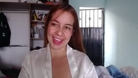 Snapshot of violeta_peter69 chatting on 07-05-26, 08:05 Violeta Peter online show from 07-05-26, 08:05