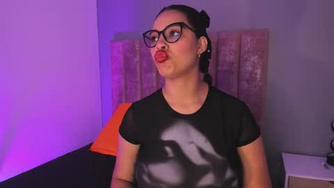 Snapshot of violetaacollinss chatting on 03-11-26, 02:56 violeta online show from 03-11-26, 02:56