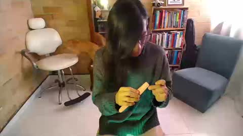 Snapshot of violetagomez_co chatting on 09-10-25, 02:28 Violeta Gmez online show from 09-10-25, 02:28