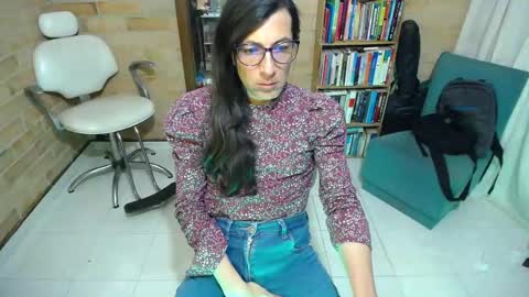 Snapshot of violetagomez_co chatting on 09-24-25, 02:59 Violeta Gmez online show from 09-24-25, 02:59