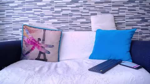 Snapshot of violetagomez_co chatting on 09-24-25, 05:16 Violeta Gmez online show from 09-24-25, 05:16