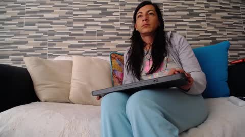 Snapshot of violetagomez_co chatting on 11-02-25, 11:56 Violeta Gmez online show from 11-02-25, 11:56