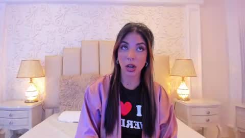 Violeta online show from 07-26-26, 04:36