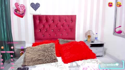 Snapshot of violetalee chatting on 12-28-24, 08:15 Jimena online show from 12-28-24, 08:15