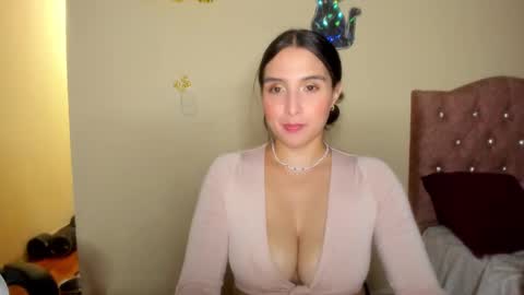 Snapshot of violetalee chatting on 09-11-25, 02:11 Jimena online show from 09-11-25, 02:11
