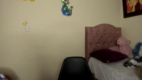 Snapshot of violetalee chatting on 09-17-25, 02:13 Jimena online show from 09-17-25, 02:13