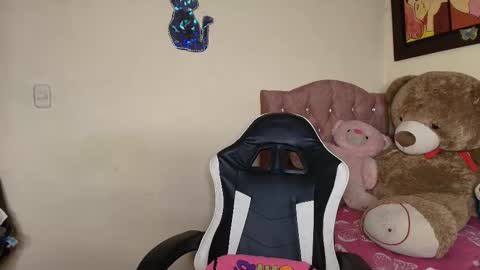 Snapshot of violetalee chatting on 12-01-25, 08:03 Jimena online show from 12-01-25, 08:03