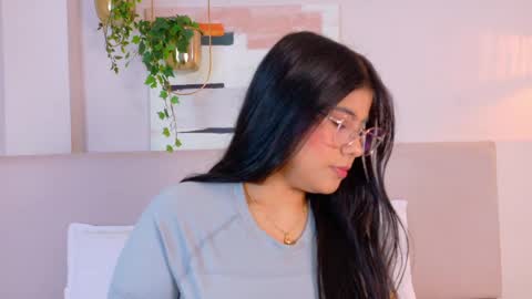 Snapshot of violetbloomm chatting on 05-25-26, 11:27 Violet online show from 05-25-26, 11:27