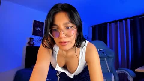 Snapshot of violetbunnyy1 chatting on 10-23-25, 02:44 Violet online show from 10-23-25, 02:44